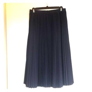 Navy pleated skirt